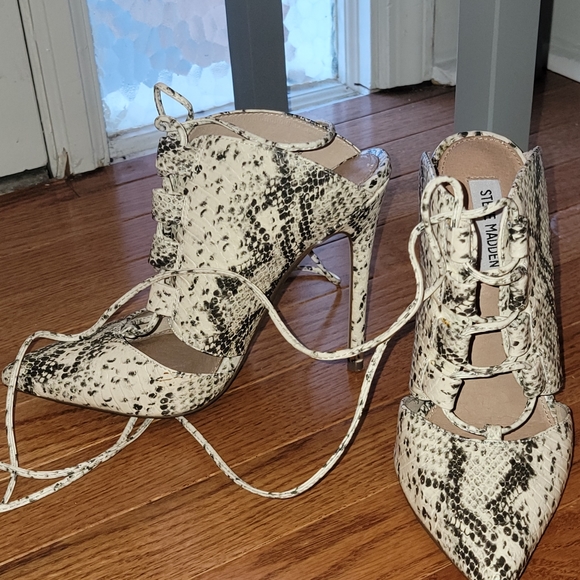 Booties and handbag - Picture 5 of 8